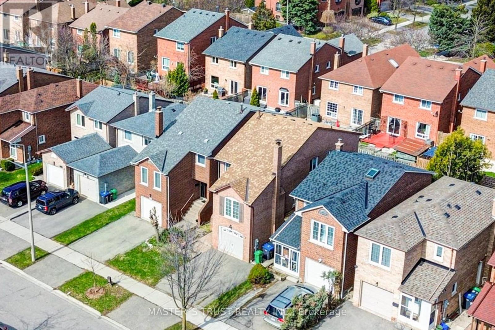 1017 Lucerne Crescent, Mississauga, Ontario  L5C 3X6 - Photo 48 - W12999342