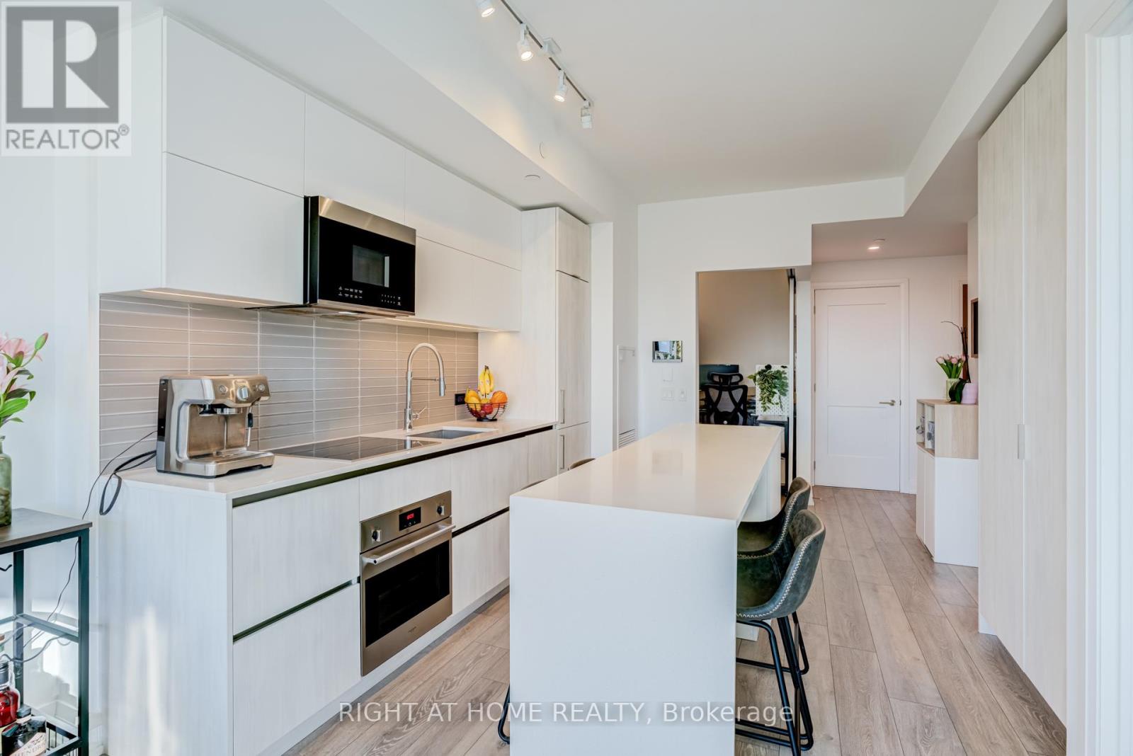 506 - 21 Park Street E, Mississauga, Ontario  L5G 0C2 - Photo 16 - W12999364