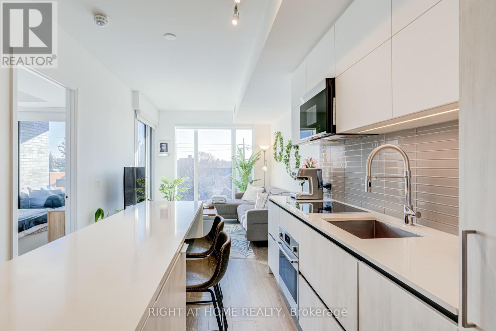 506 - 21 Park Street E, Mississauga, Ontario  L5G 0C2 - Photo 17 - W12999364