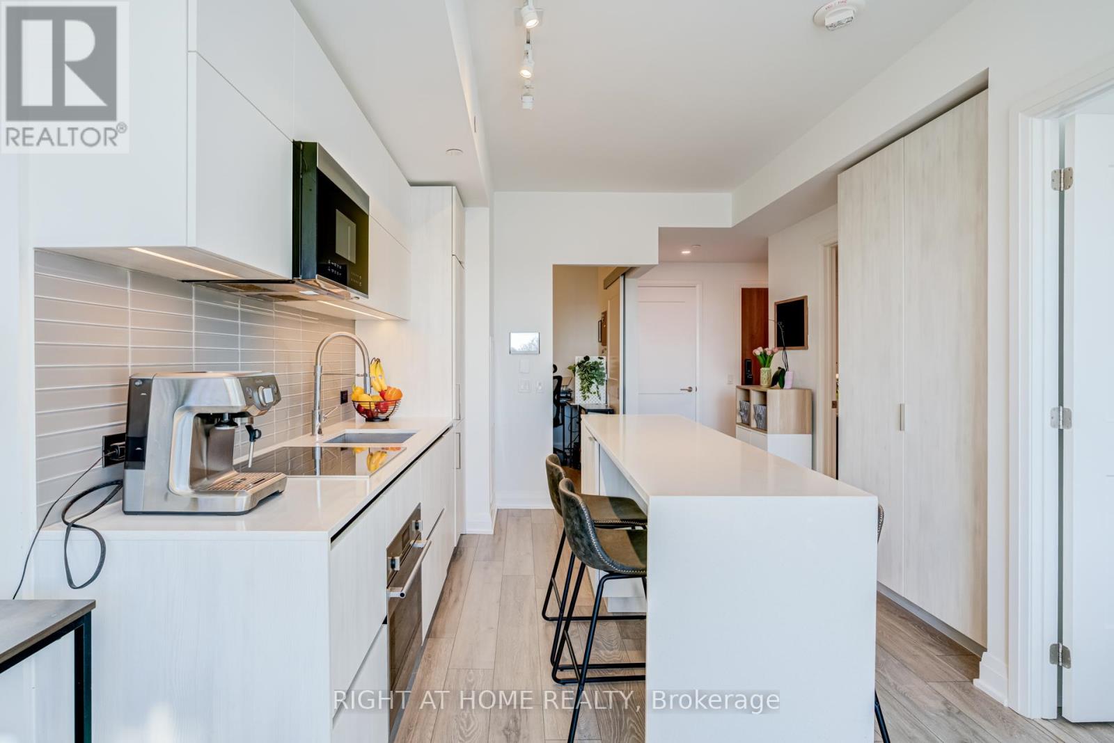 506 - 21 Park Street E, Mississauga, Ontario  L5G 0C2 - Photo 18 - W12999364