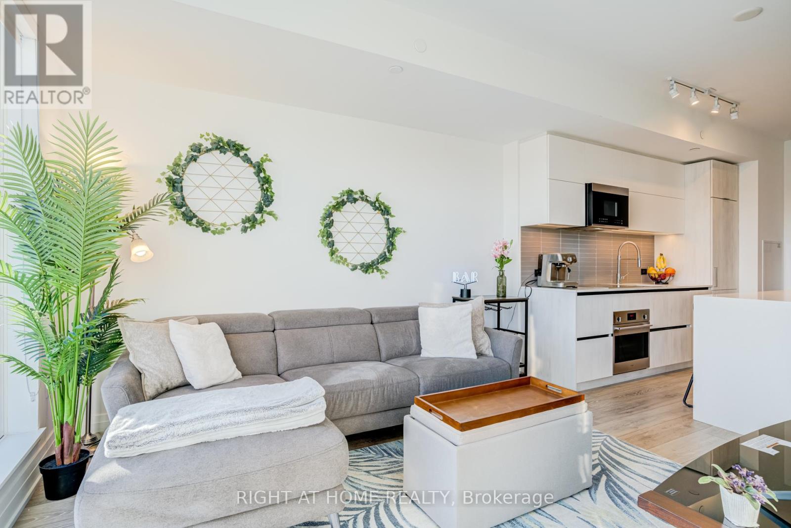 506 - 21 Park Street E, Mississauga, Ontario  L5G 0C2 - Photo 24 - W12999364