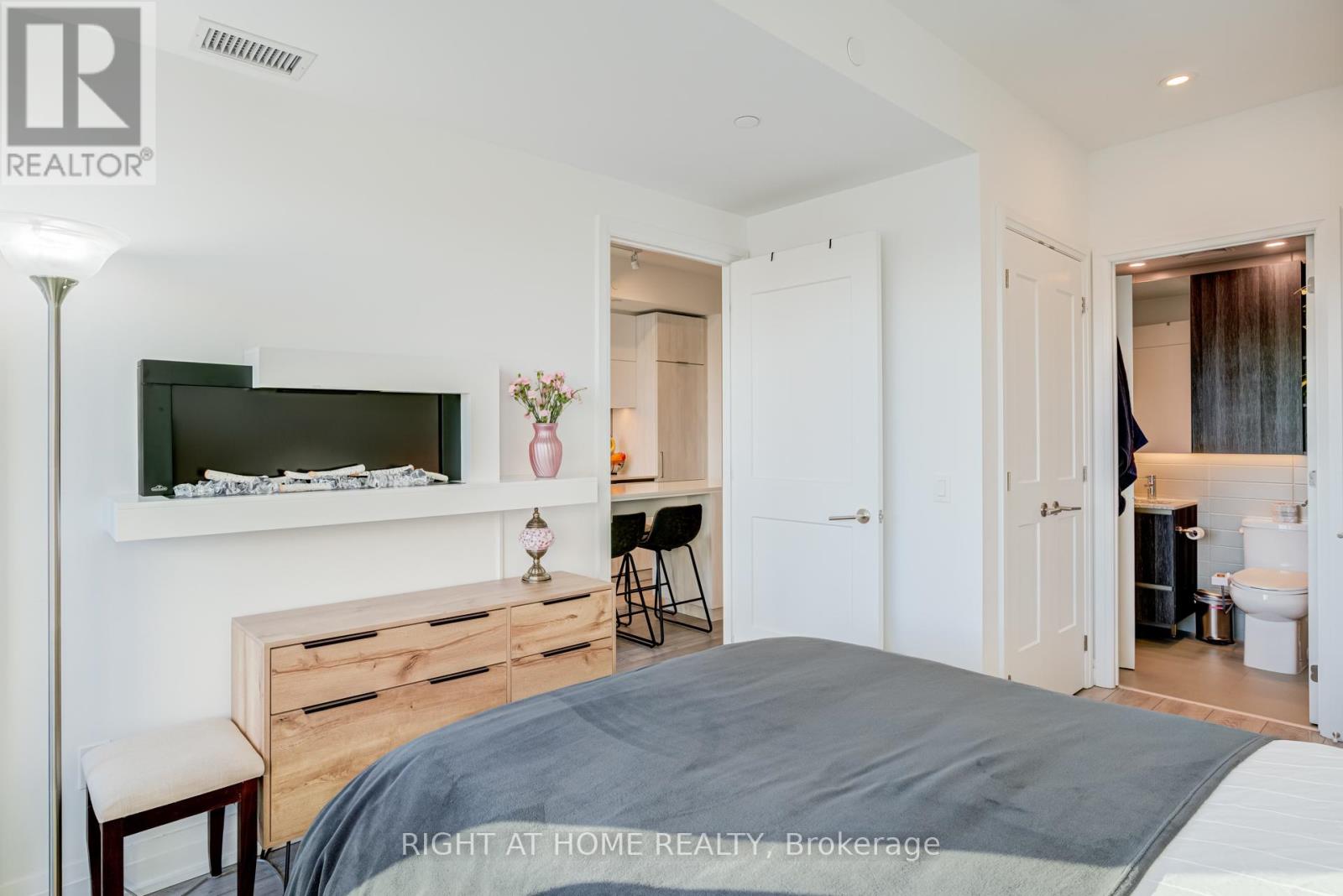 506 - 21 Park Street E, Mississauga, Ontario  L5G 0C2 - Photo 30 - W12999364