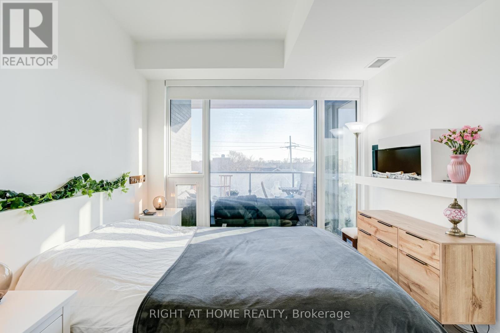 506 - 21 Park Street E, Mississauga, Ontario  L5G 0C2 - Photo 31 - W12999364