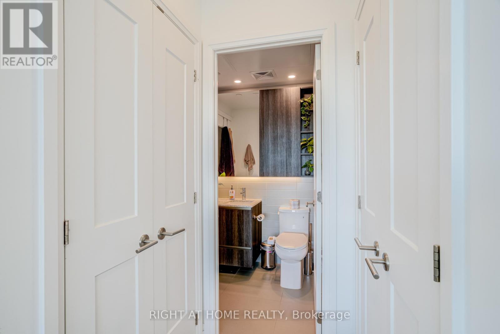 506 - 21 Park Street E, Mississauga, Ontario  L5G 0C2 - Photo 33 - W12999364