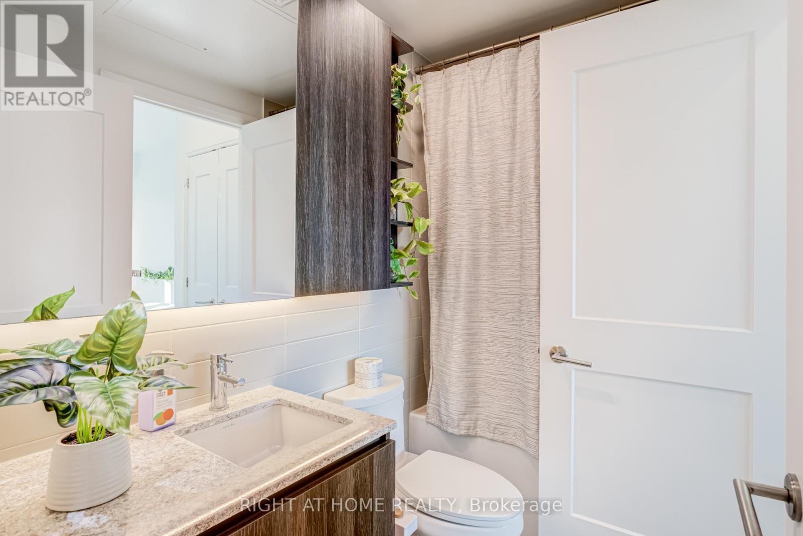 506 - 21 Park Street E, Mississauga, Ontario  L5G 0C2 - Photo 34 - W12999364