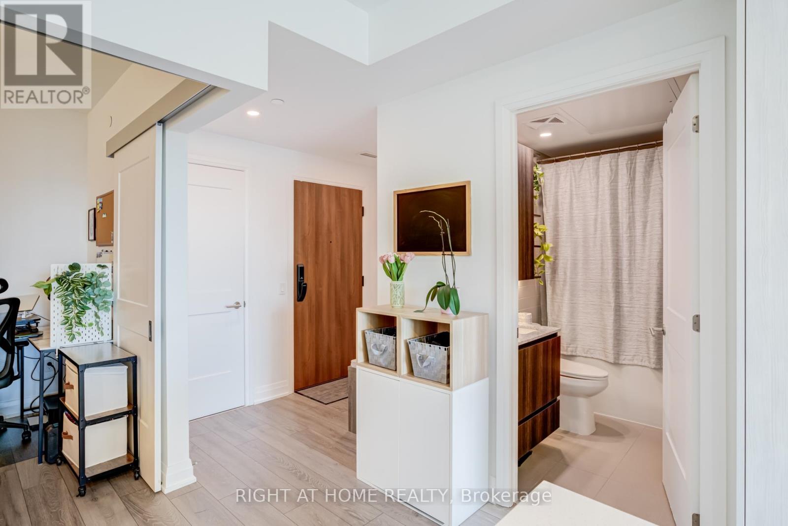 506 - 21 Park Street E, Mississauga, Ontario  L5G 0C2 - Photo 35 - W12999364