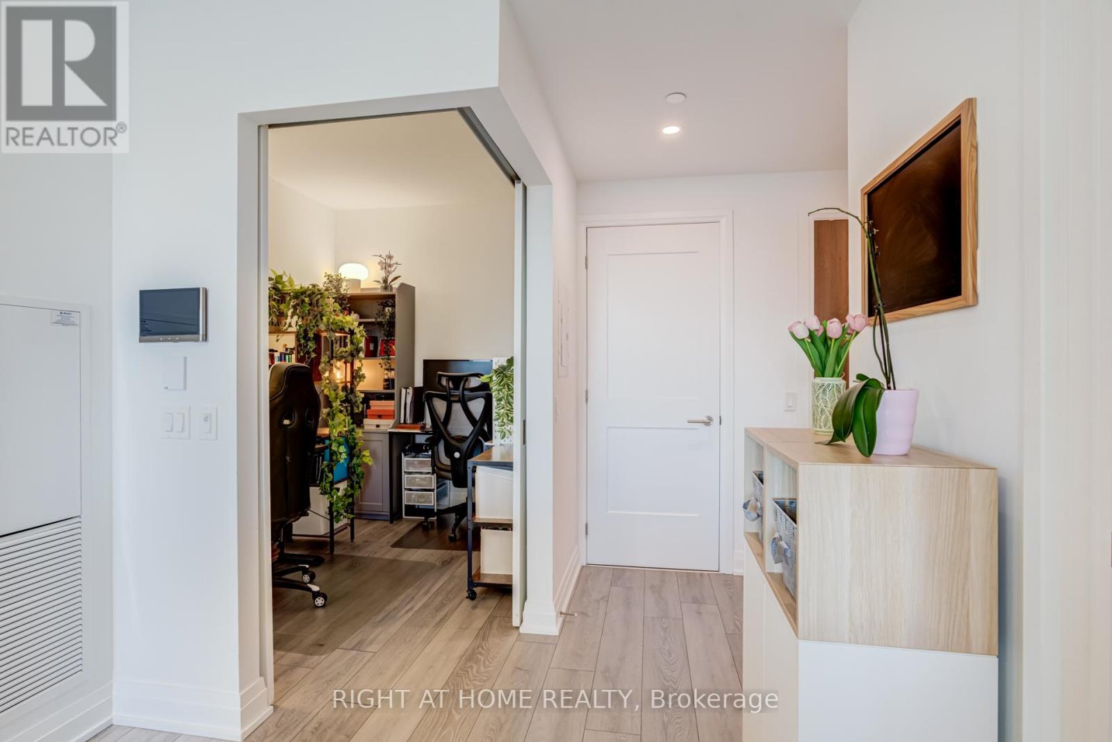 506 - 21 Park Street E, Mississauga, Ontario  L5G 0C2 - Photo 36 - W12999364