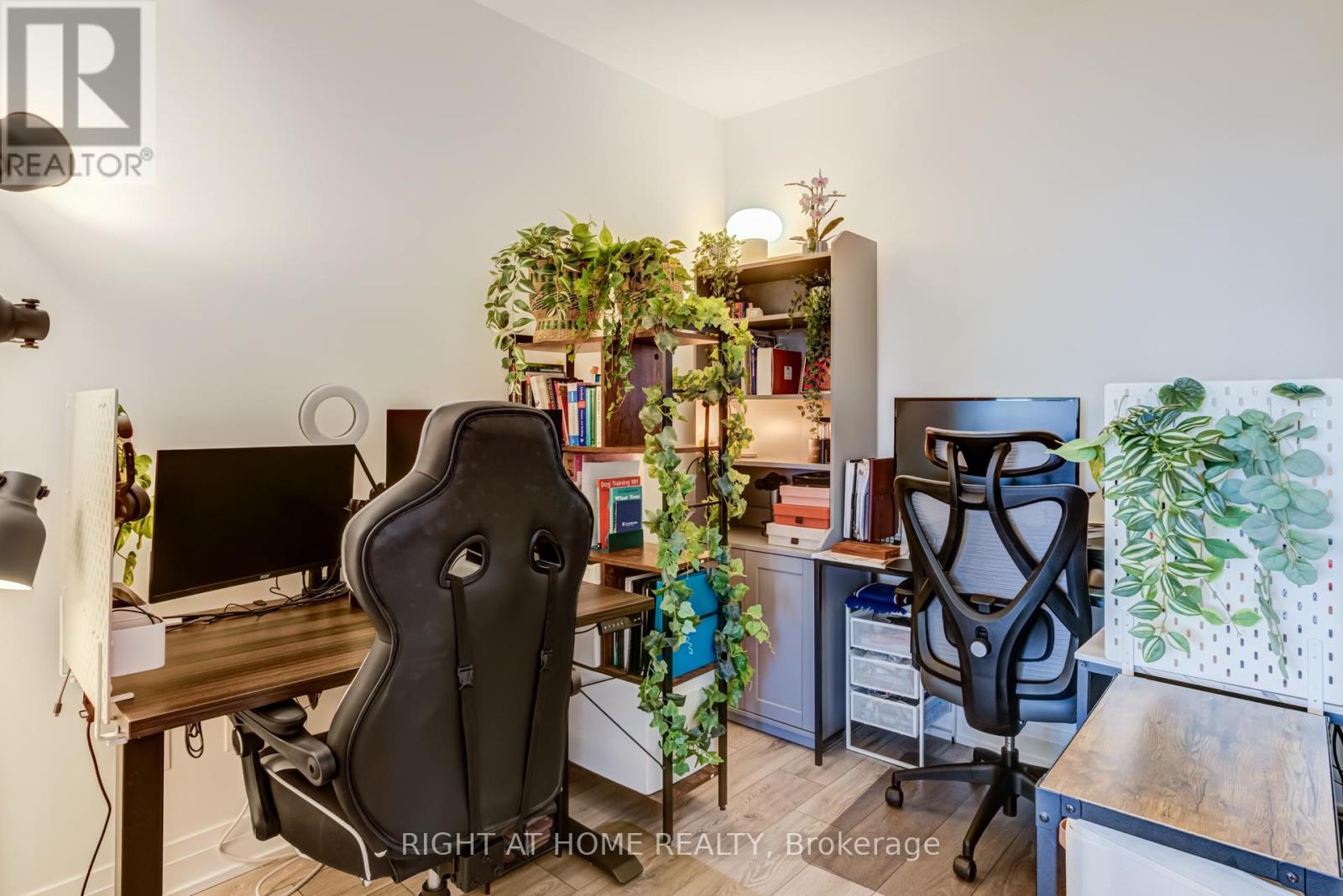 506 - 21 Park Street E, Mississauga, Ontario  L5G 0C2 - Photo 37 - W12999364