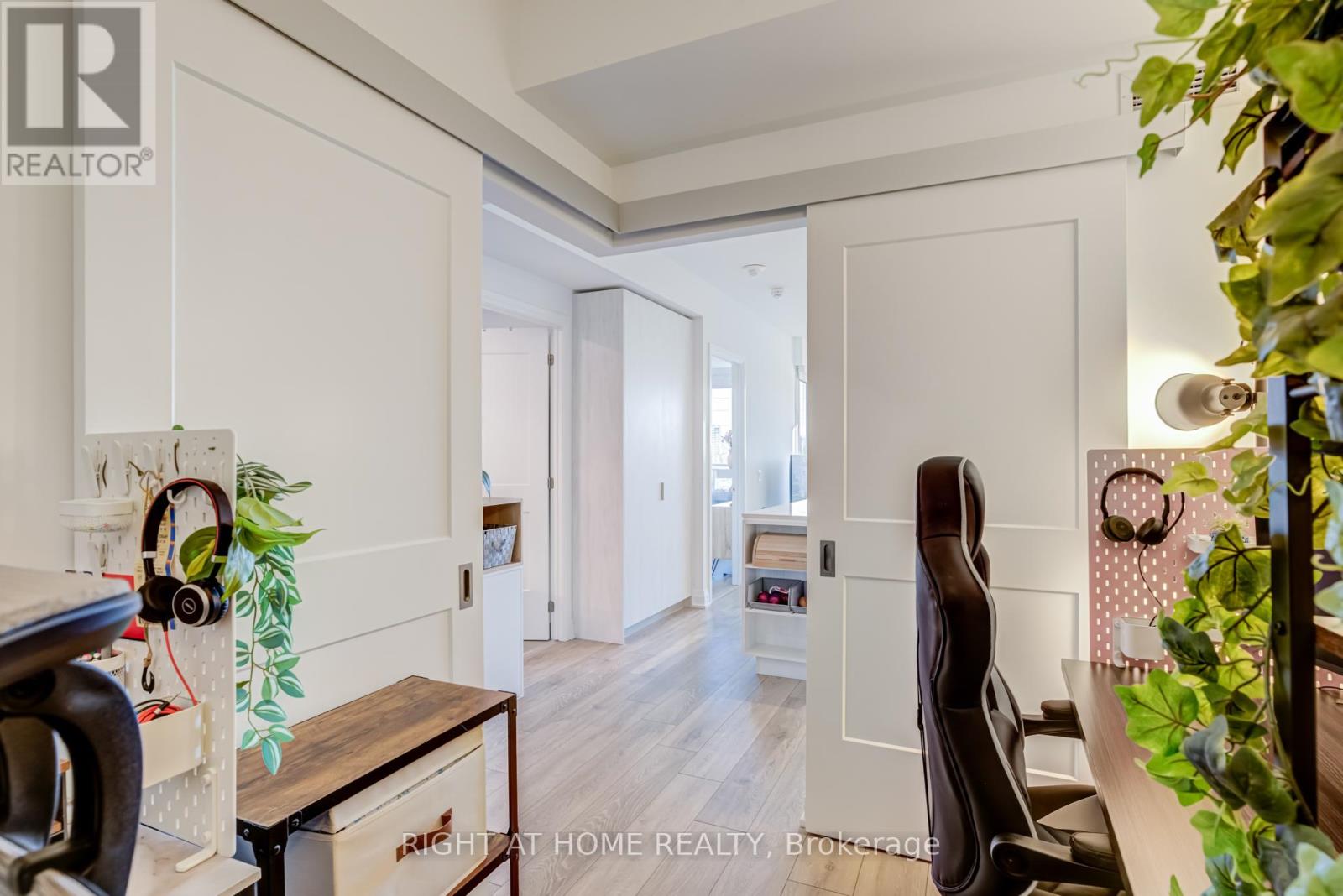 506 - 21 Park Street E, Mississauga, Ontario  L5G 0C2 - Photo 38 - W12999364