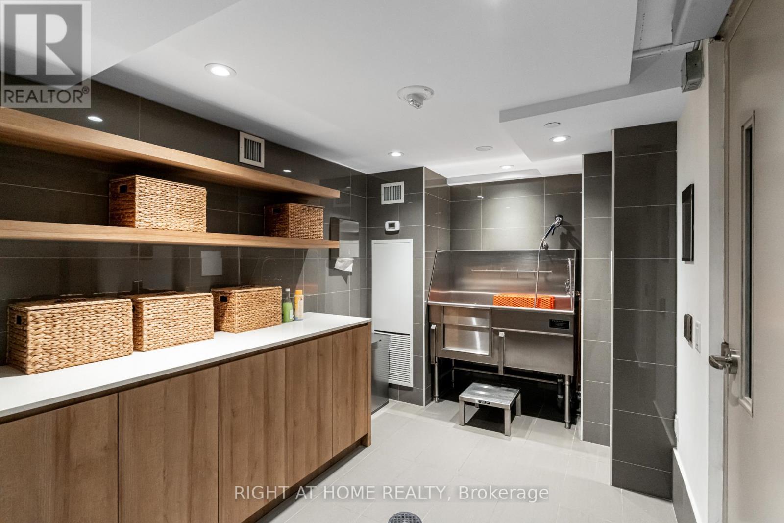 506 - 21 Park Street E, Mississauga, Ontario  L5G 0C2 - Photo 48 - W12999364