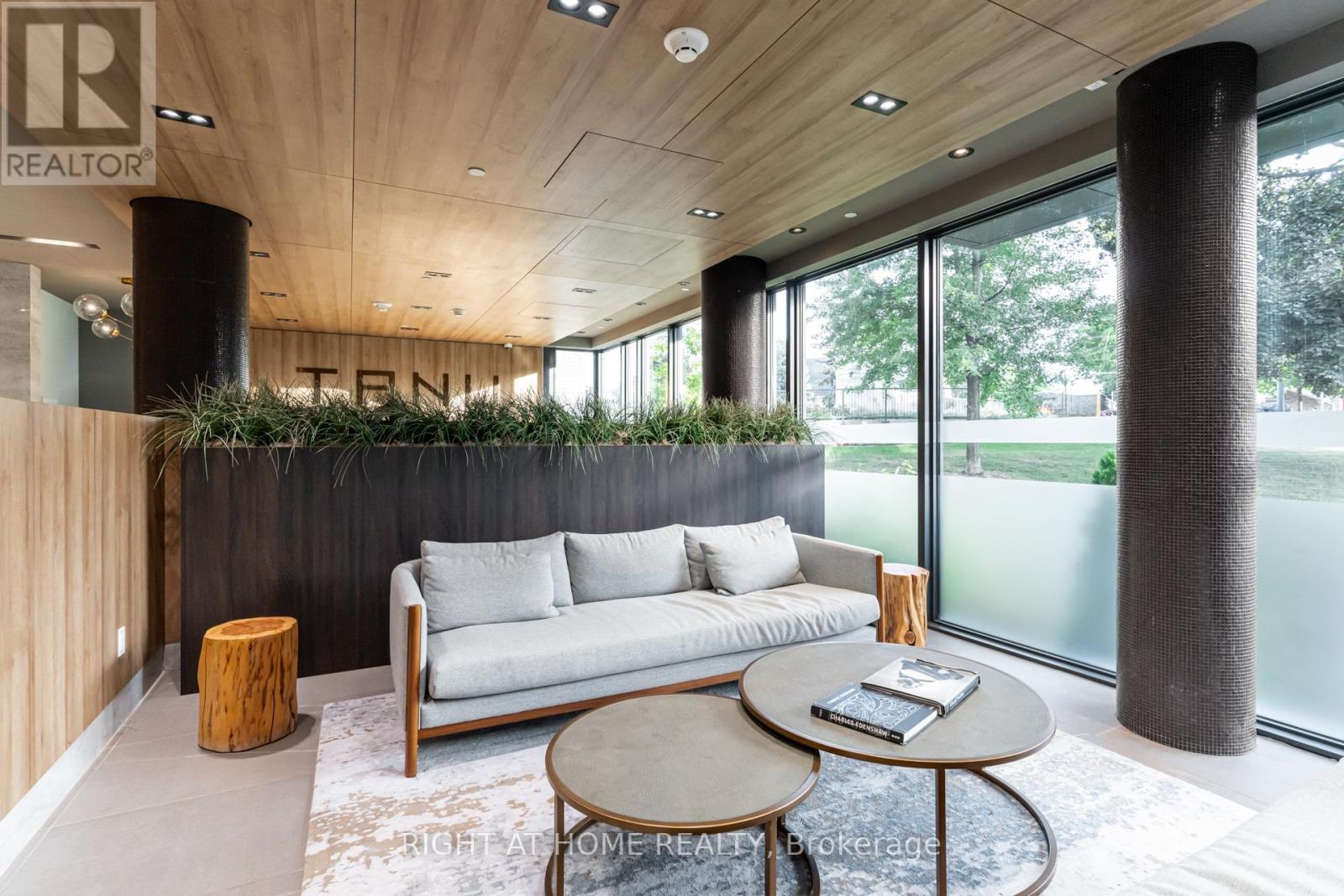 506 - 21 Park Street E, Mississauga, Ontario  L5G 0C2 - Photo 5 - W12999364