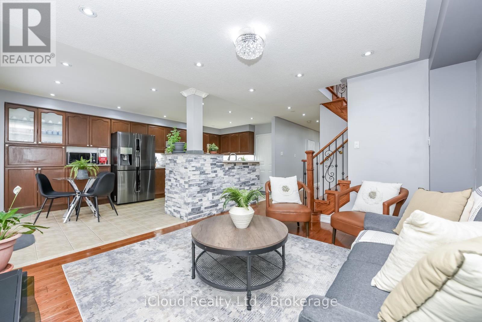 5922 Delle Donne Drive, Mississauga, Ontario  L5M 7A3 - Photo 12 - W12999370