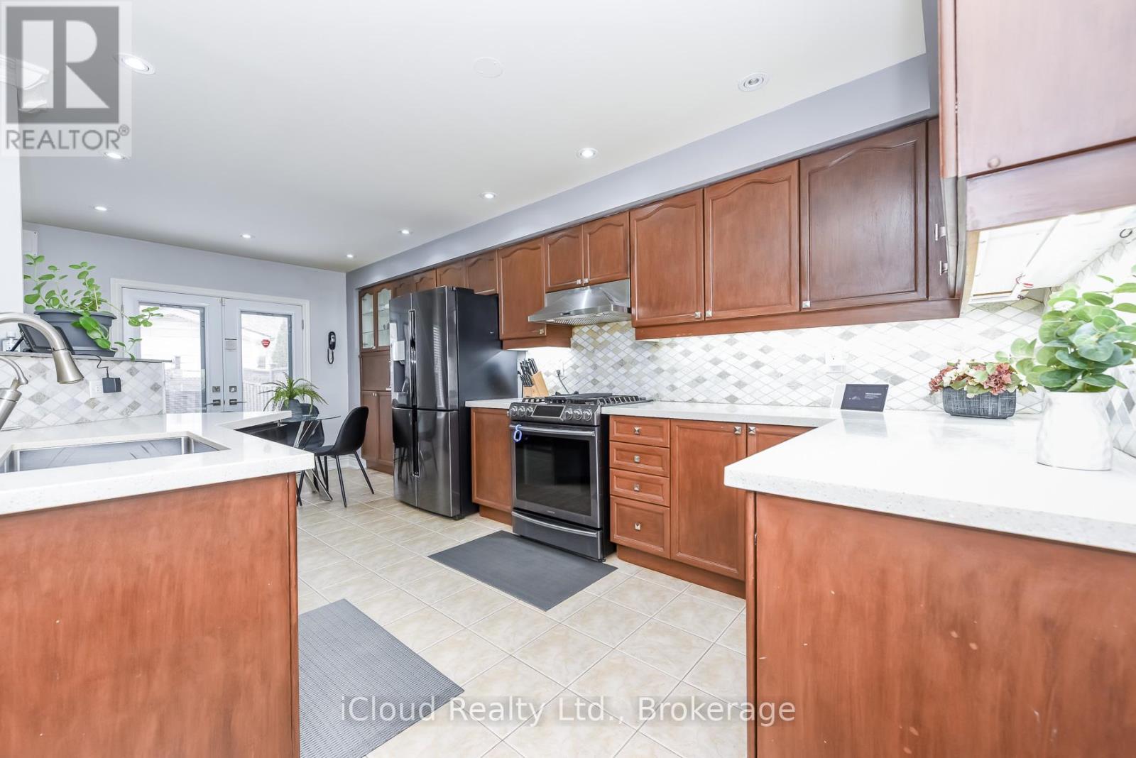 5922 Delle Donne Drive, Mississauga, Ontario  L5M 7A3 - Photo 13 - W12999370