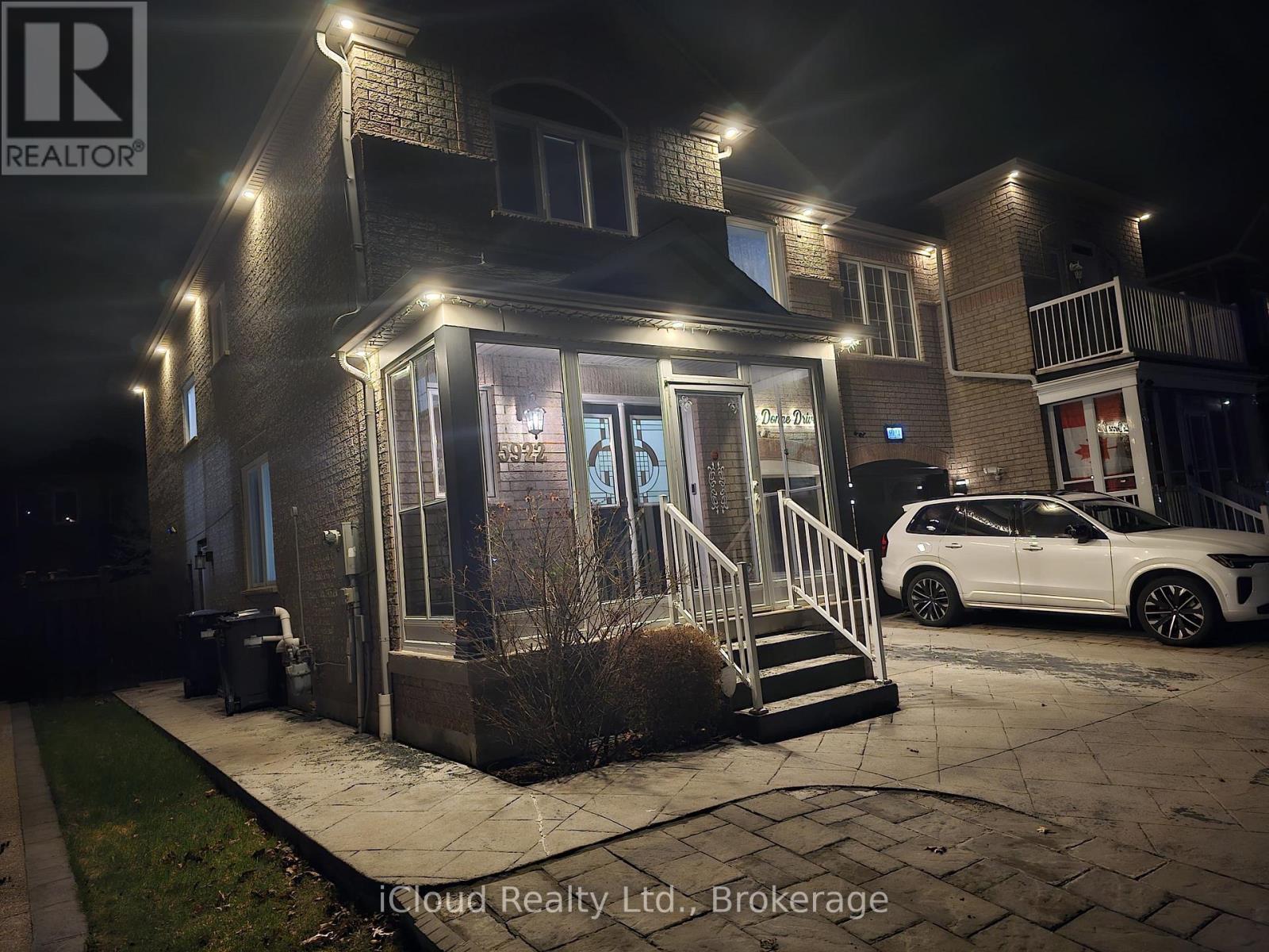 5922 Delle Donne Drive, Mississauga, Ontario  L5M 7A3 - Photo 2 - W12999370