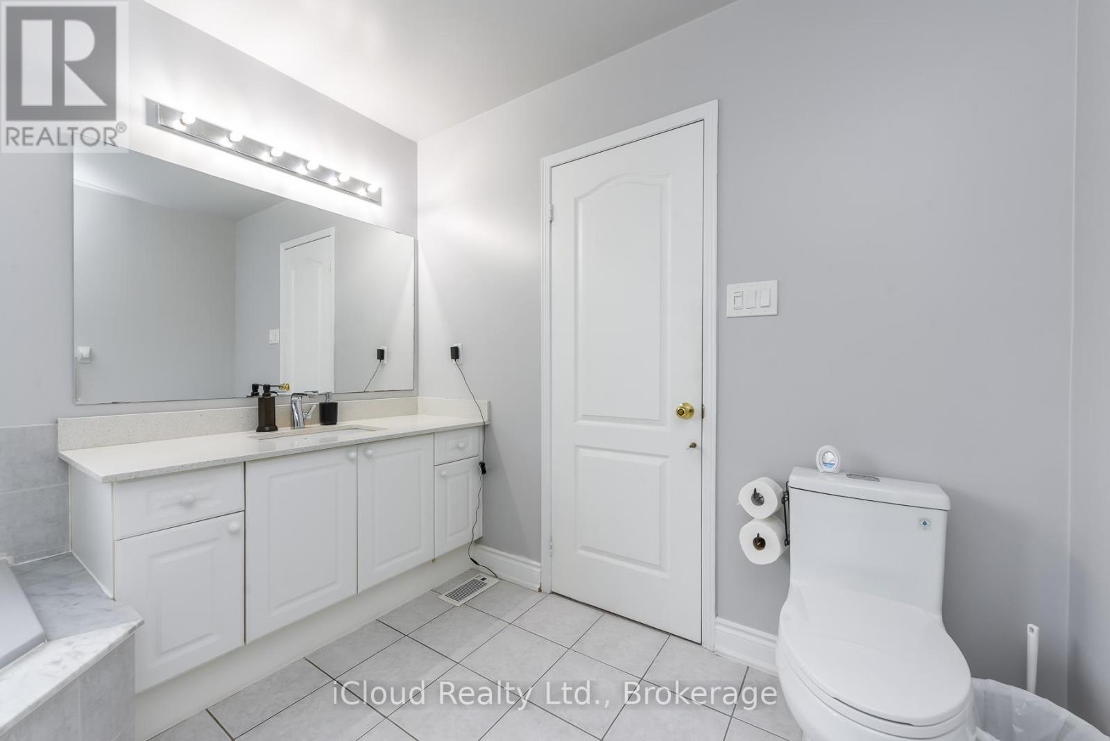 5922 Delle Donne Drive, Mississauga, Ontario  L5M 7A3 - Photo 32 - W12999370