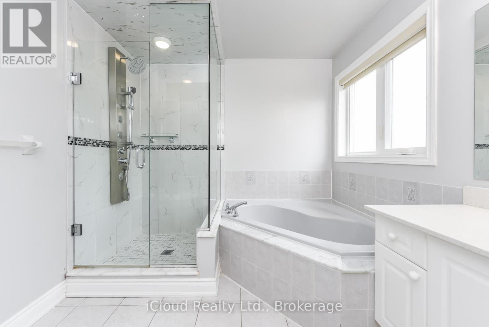 5922 Delle Donne Drive, Mississauga, Ontario  L5M 7A3 - Photo 33 - W12999370