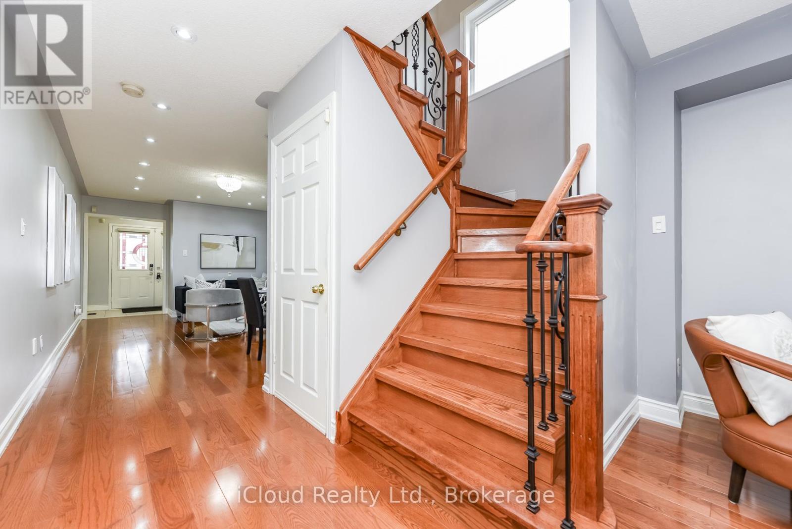 5922 Delle Donne Drive, Mississauga, Ontario  L5M 7A3 - Photo 4 - W12999370