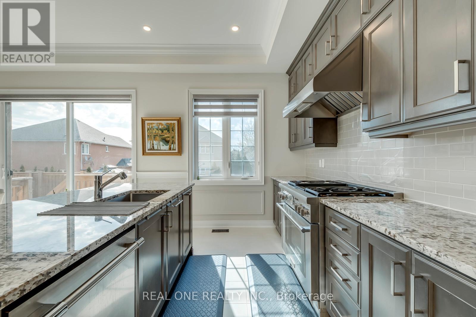 1103 John Laird Circle, Oakville, Ontario  L6H 3R5 - Photo 12 - W12999378