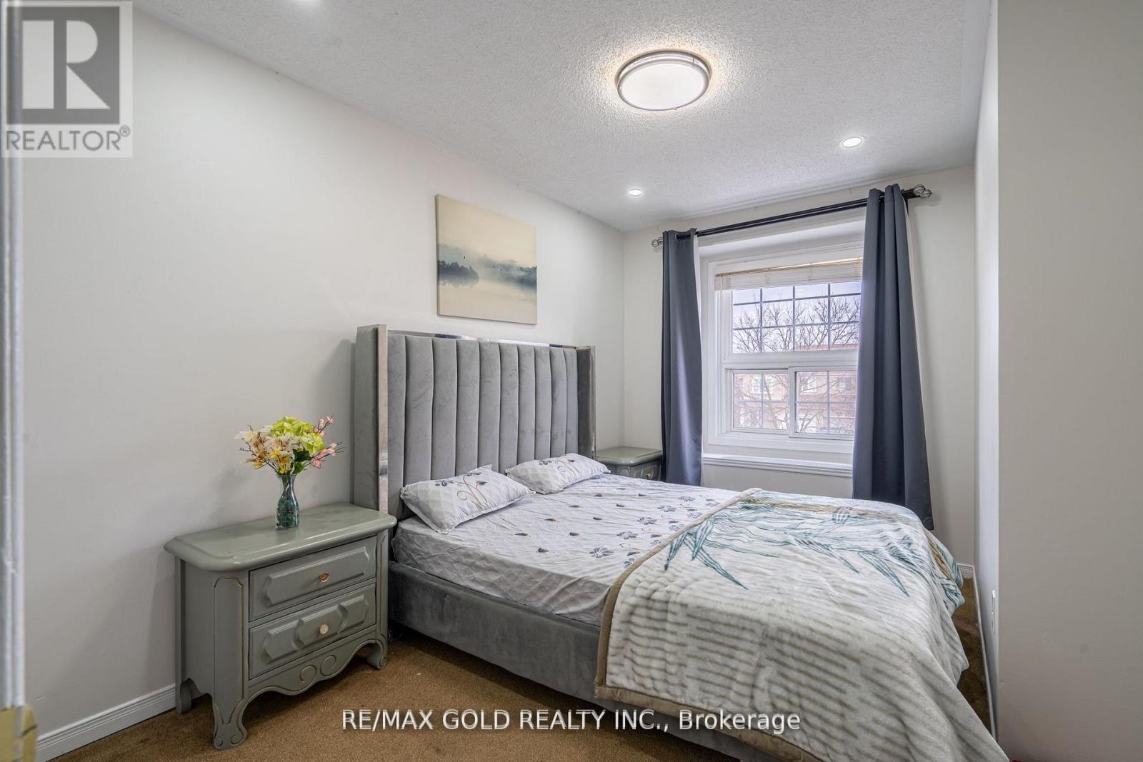 94 Bighorn Crescent, Brampton, Ontario L6R 1G7 - Photo 16 - W12999382