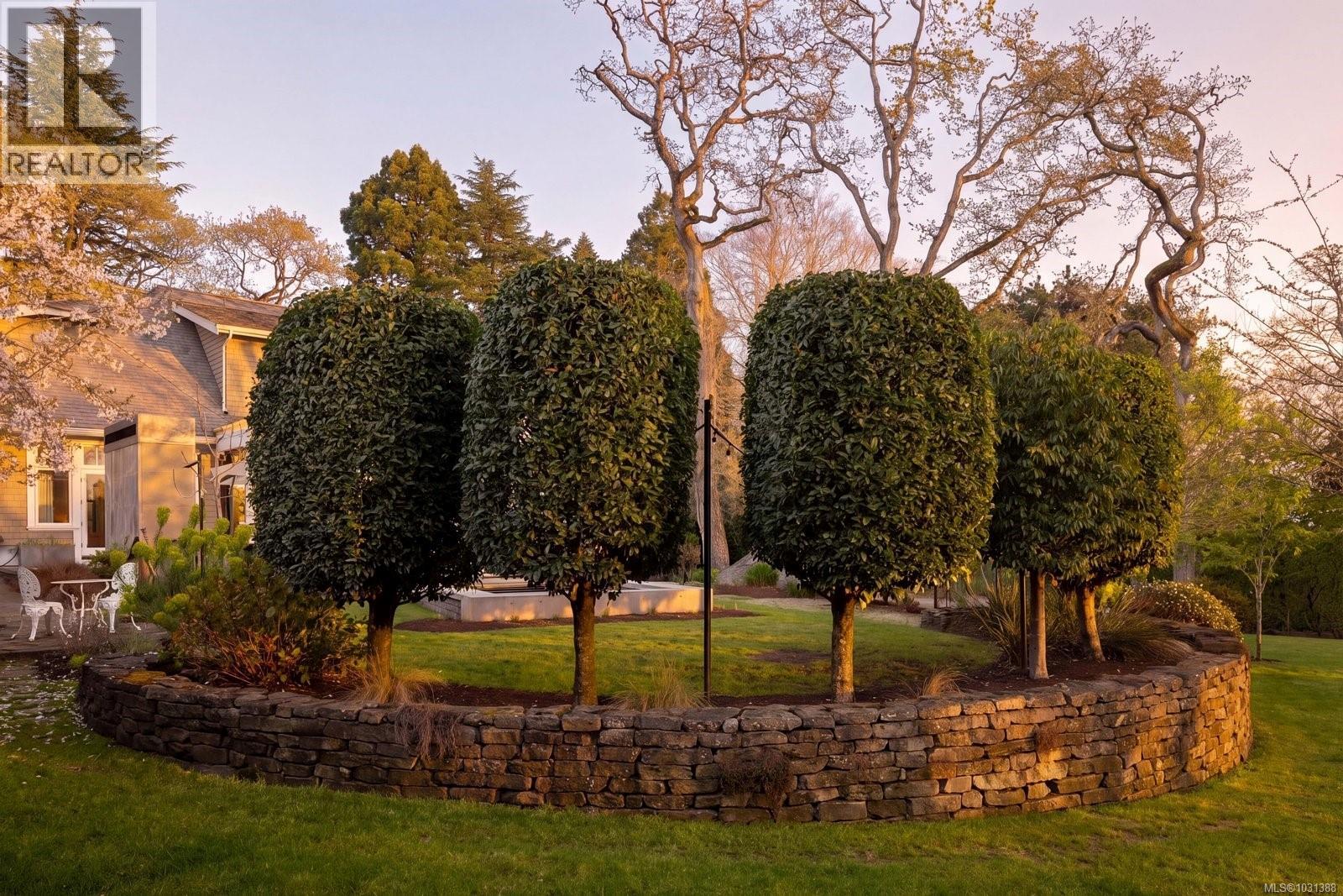 2545 Lansdowne Rd, Oak Bay, British Columbia  V8R 3P2 - Photo 10 - 1031388