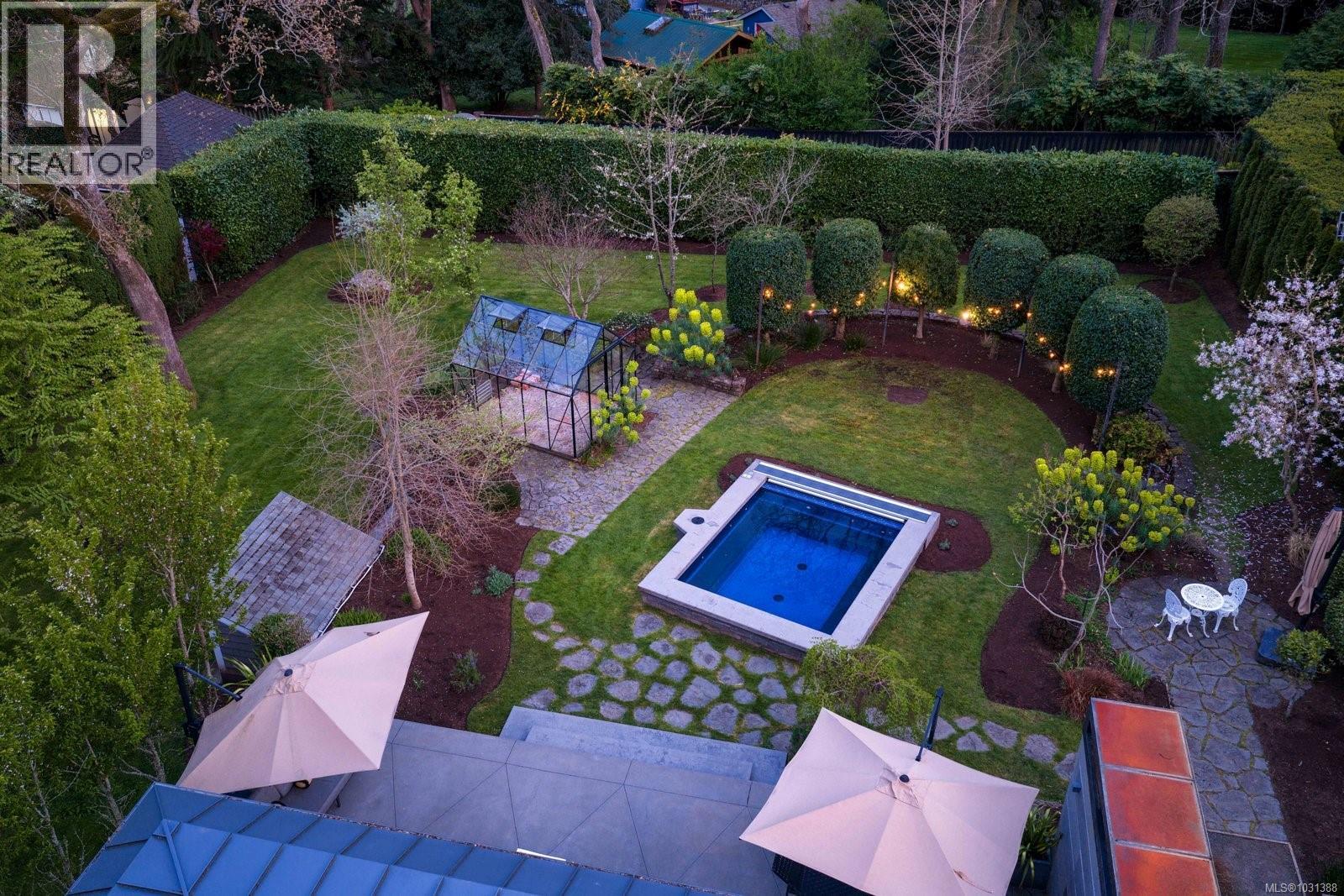 2545 Lansdowne Rd, Oak Bay, British Columbia  V8R 3P2 - Photo 2 - 1031388