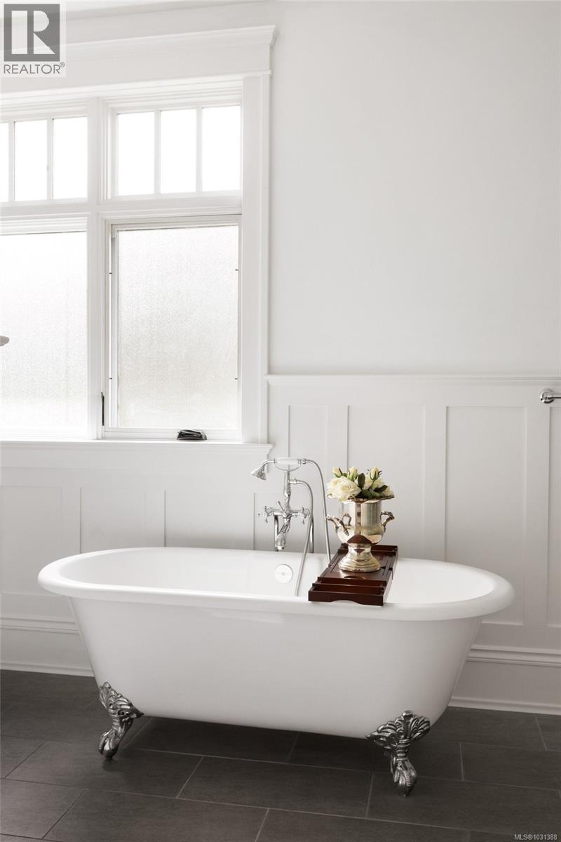 2545 Lansdowne Rd, Oak Bay, British Columbia  V8R 3P2 - Photo 27 - 1031388