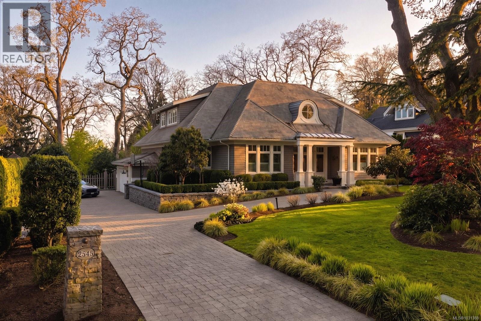 2545 Lansdowne Rd, Oak Bay, British Columbia  V8R 3P2 - Photo 3 - 1031388