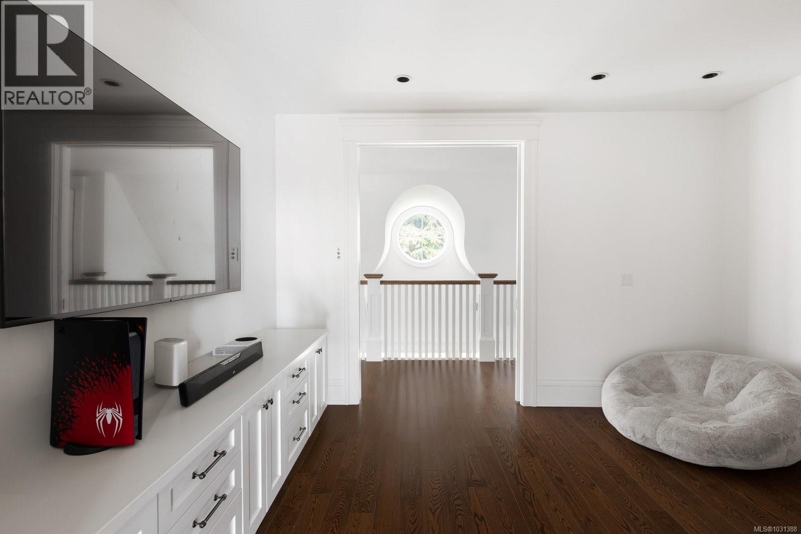 2545 Lansdowne Rd, Oak Bay, British Columbia  V8R 3P2 - Photo 38 - 1031388