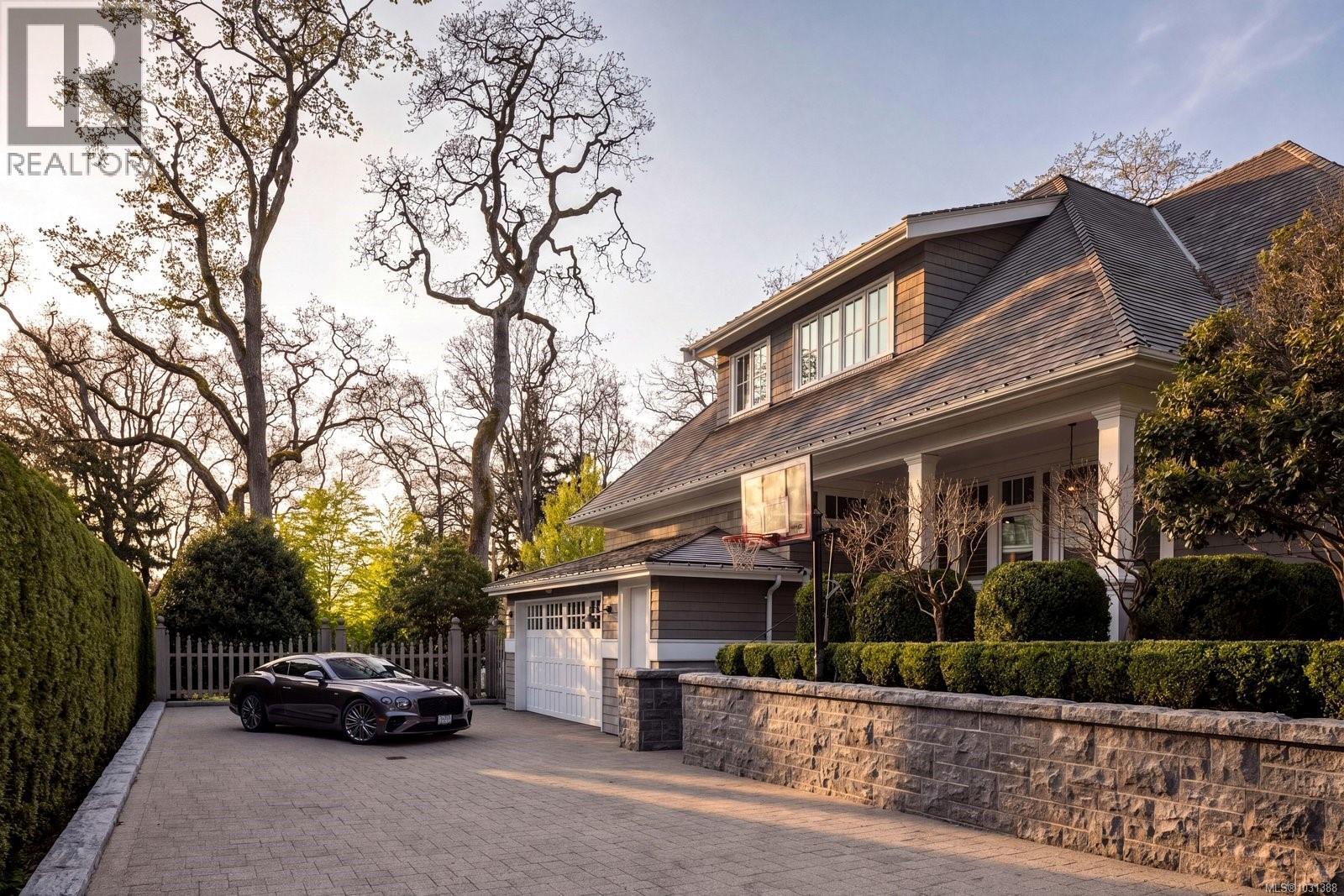 2545 Lansdowne Rd, Oak Bay, British Columbia  V8R 3P2 - Photo 5 - 1031388