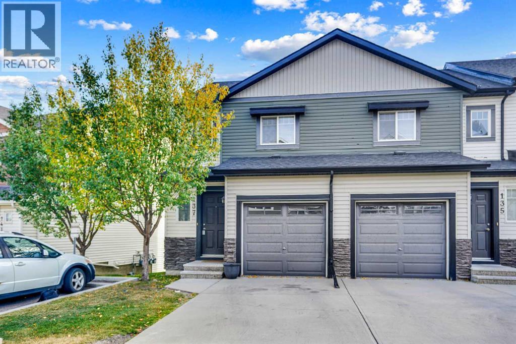 137 Pantego Lane NW, Calgary, Alberta