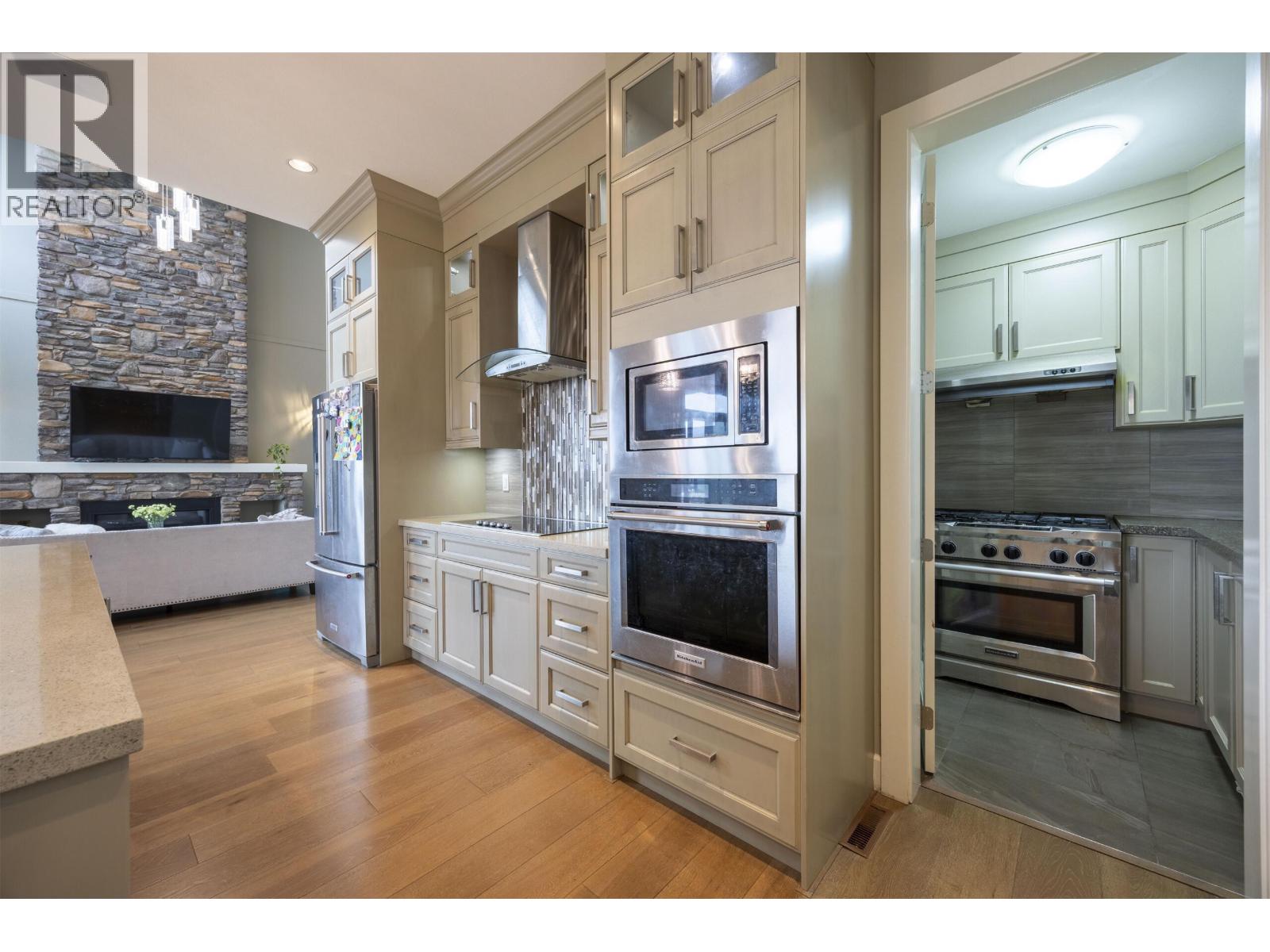 1407 Strawline Hill Street, Coquitlam, British Columbia  V3E 0L5 - Photo 8 - R3111219