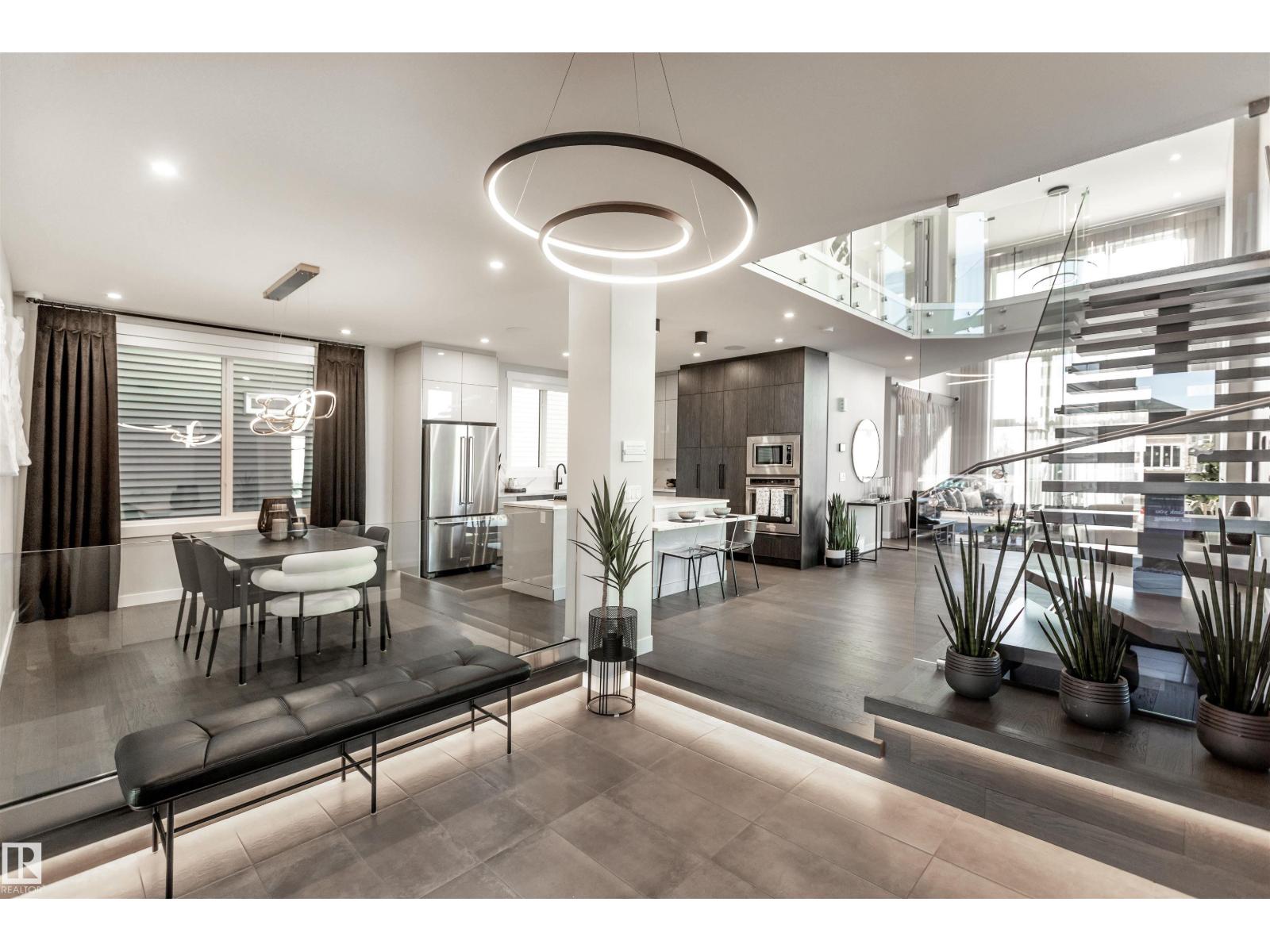 15807 30 Av Sw, Edmonton, Alberta  T6W 4X3 - Photo 2 - E4482280