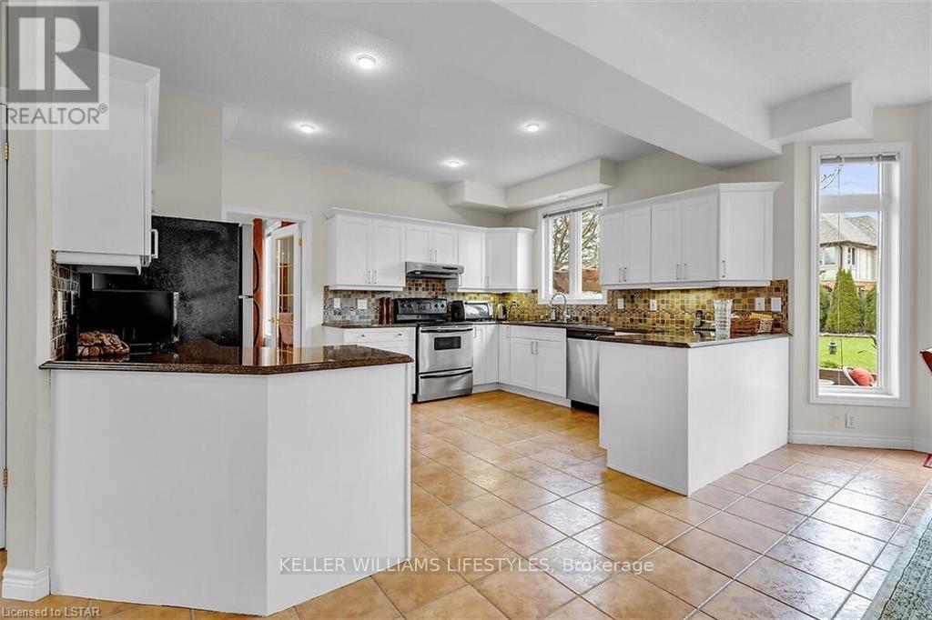 206 Ambleside Drive, London North, Ontario  N6G 4P5 - Photo 11 - X12999448