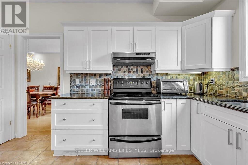 206 Ambleside Drive, London North, Ontario  N6G 4P5 - Photo 12 - X12999448