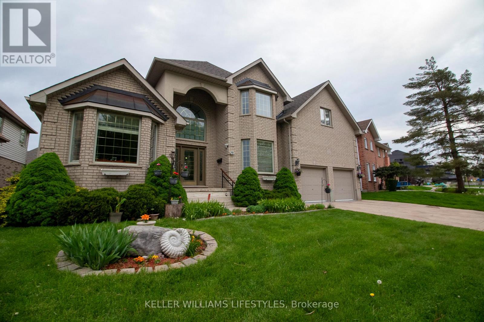 206 Ambleside Drive, London North, Ontario  N6G 4P5 - Photo 2 - X12999448