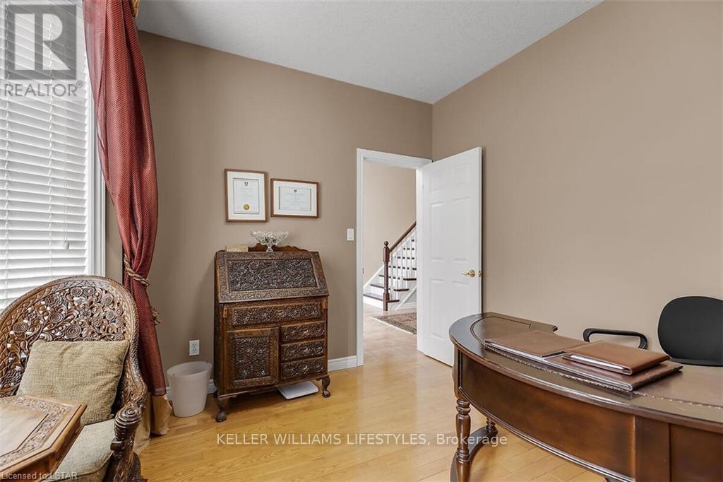 206 Ambleside Drive, London North, Ontario  N6G 4P5 - Photo 6 - X12999448