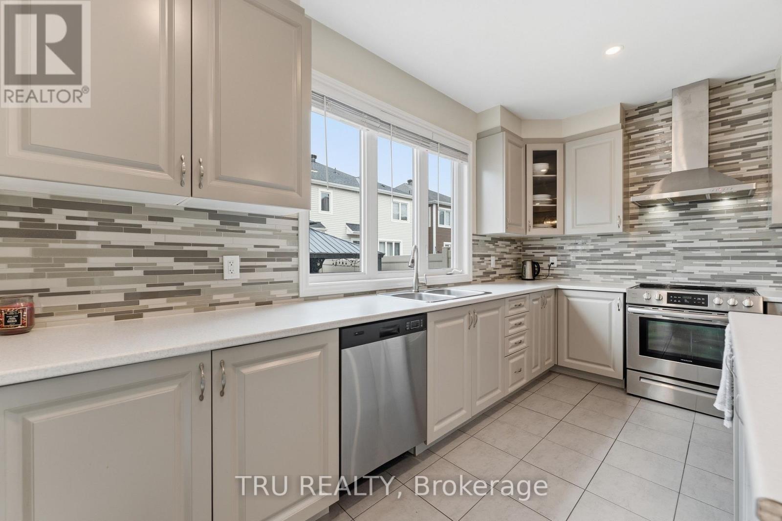 344 Sweetclover Way, Ottawa, Ontario K4A 1E6 - Photo 15 - X12999386