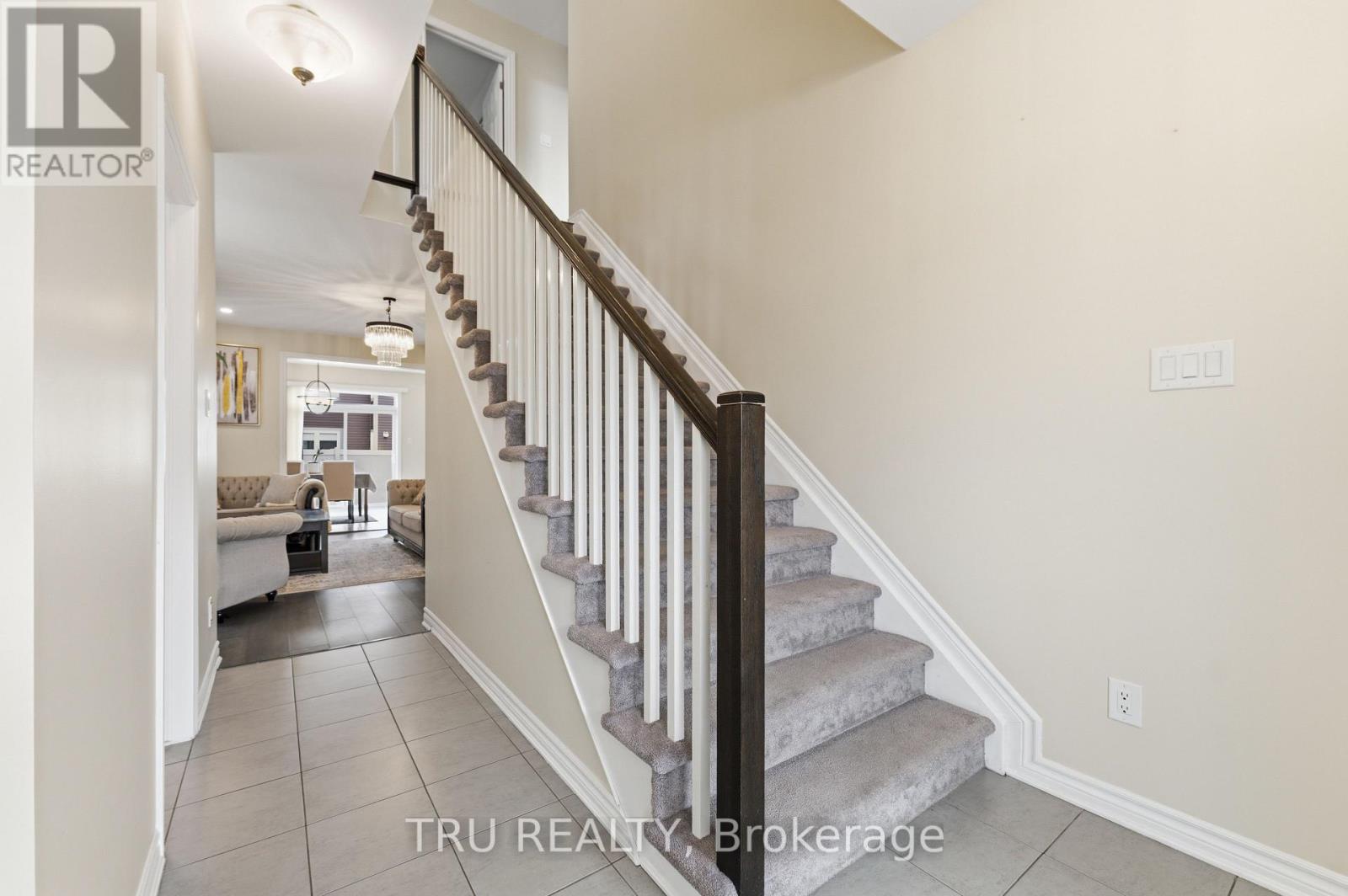 344 Sweetclover Way, Ottawa, Ontario K4A 1E6 - Photo 5 - X12999386