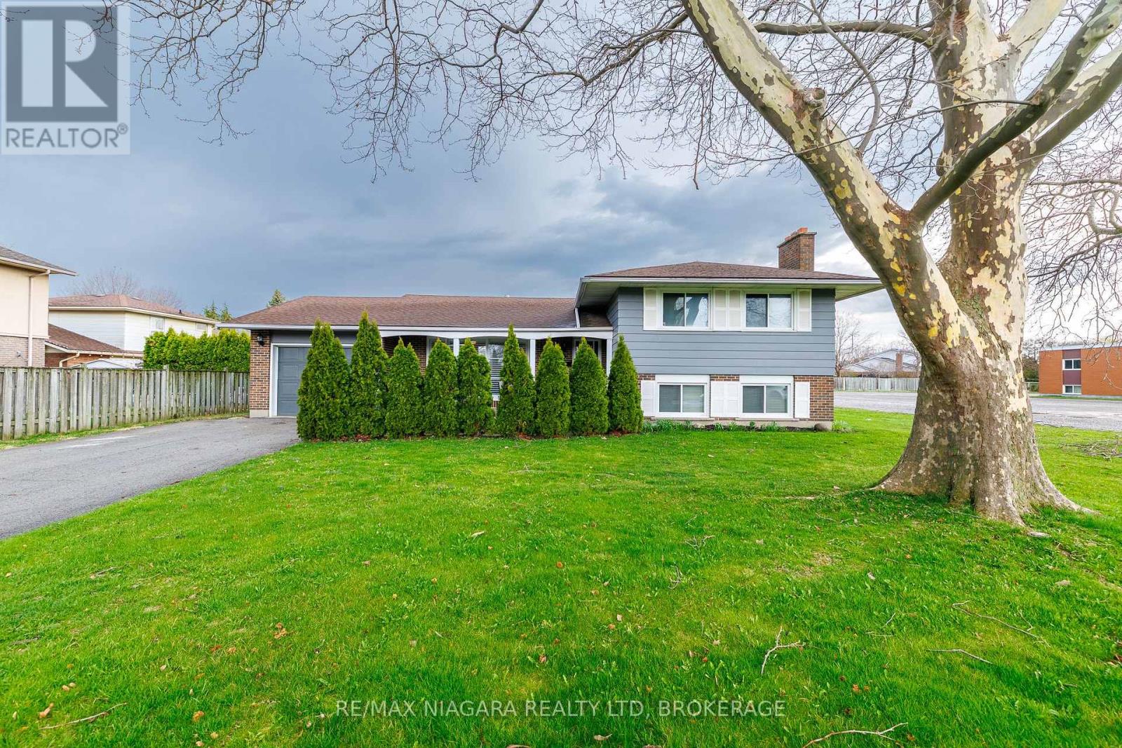 1 ROYAL HENLEY BOULEVARD, St. Catharines, Ontario