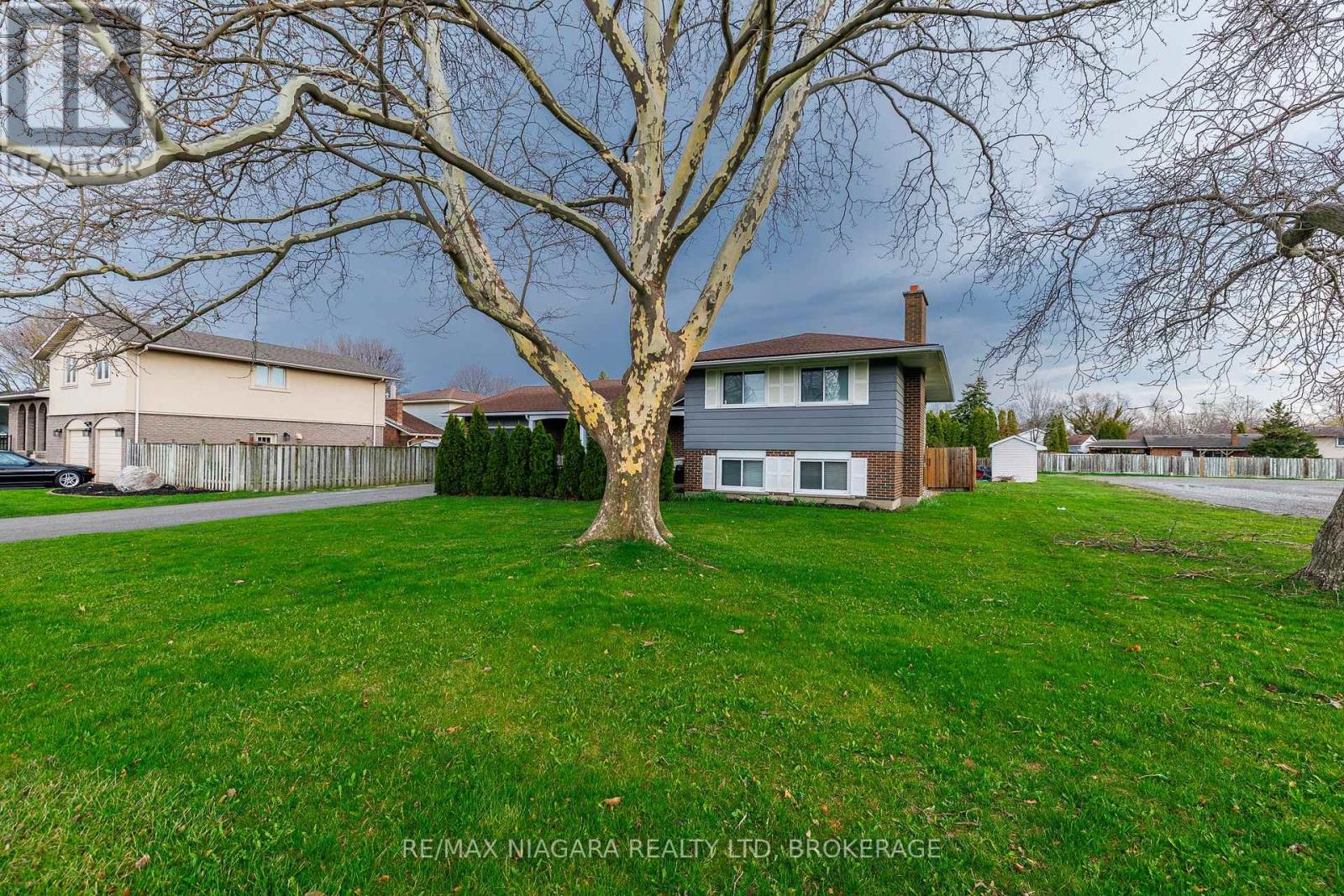 1 Royal Henley Boulevard, St. Catharines, Ontario  L2N 4R6 - Photo 2 - X12999410