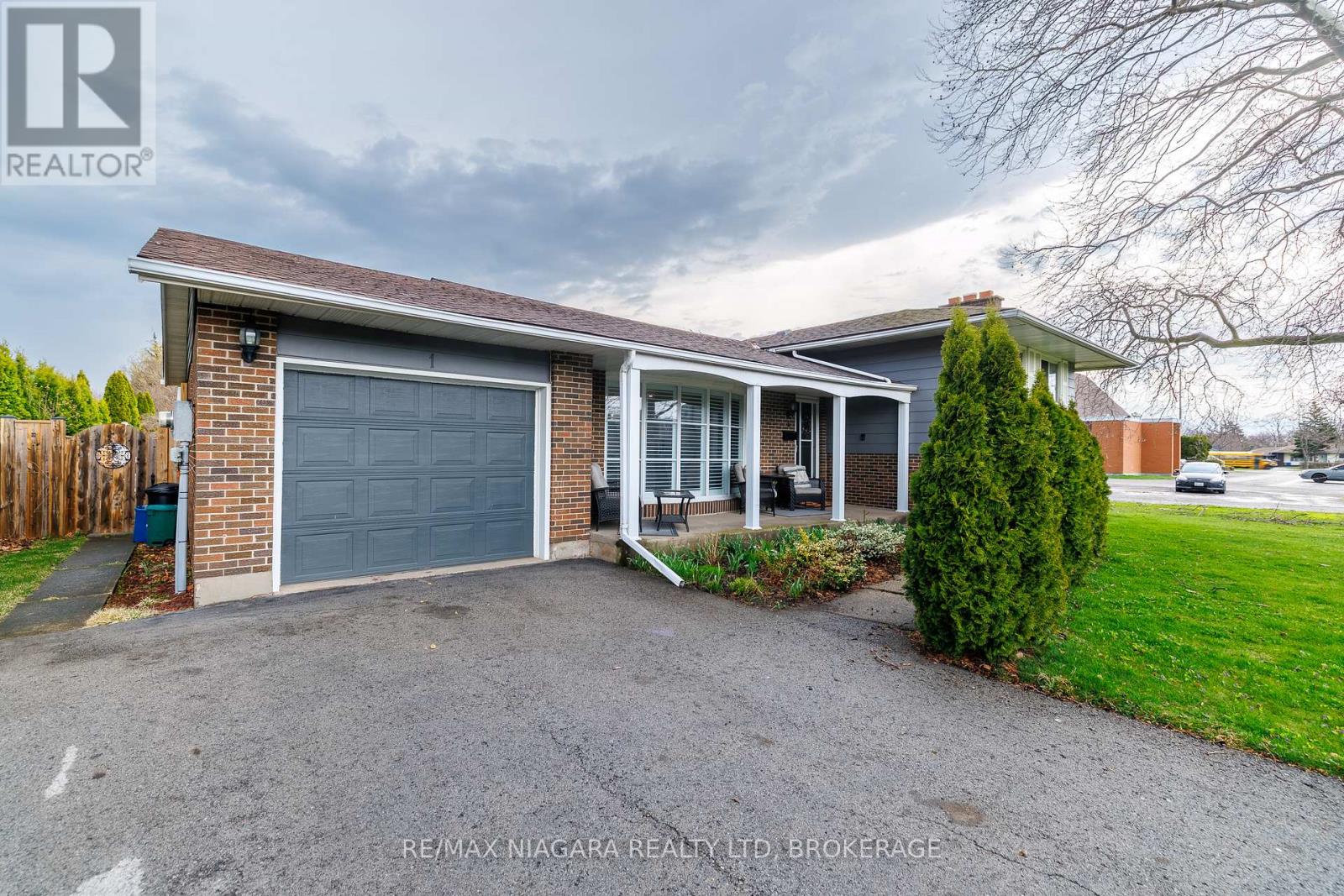 1 Royal Henley Boulevard, St. Catharines, Ontario  L2N 4R6 - Photo 3 - X12999410