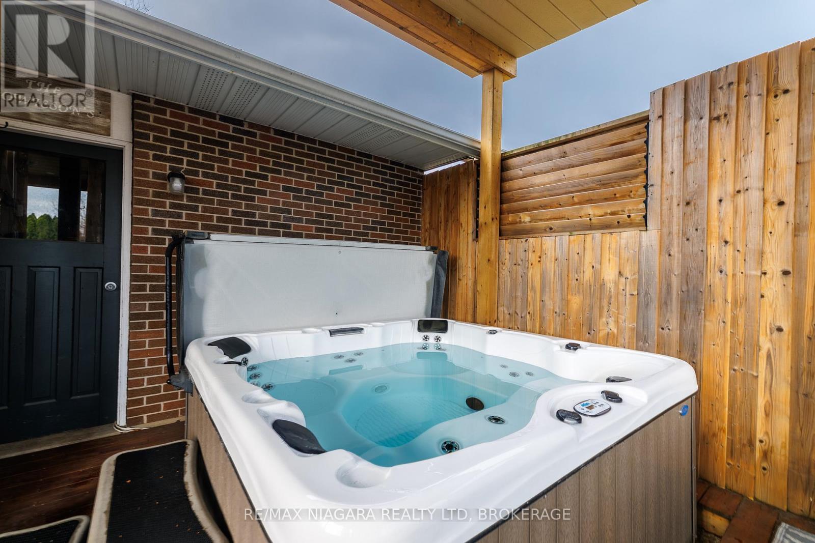 1 Royal Henley Boulevard, St. Catharines, Ontario  L2N 4R6 - Photo 46 - X12999410