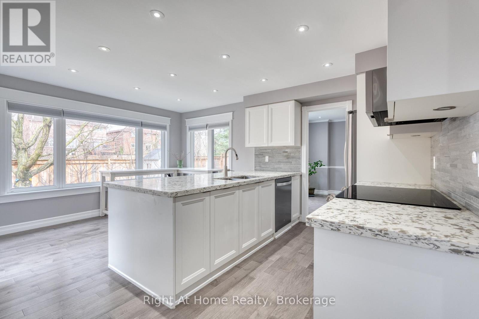 319 River Oaks Boulevard W, Oakville, Ontario  L6H 3X5 - Photo 11 - W12999388