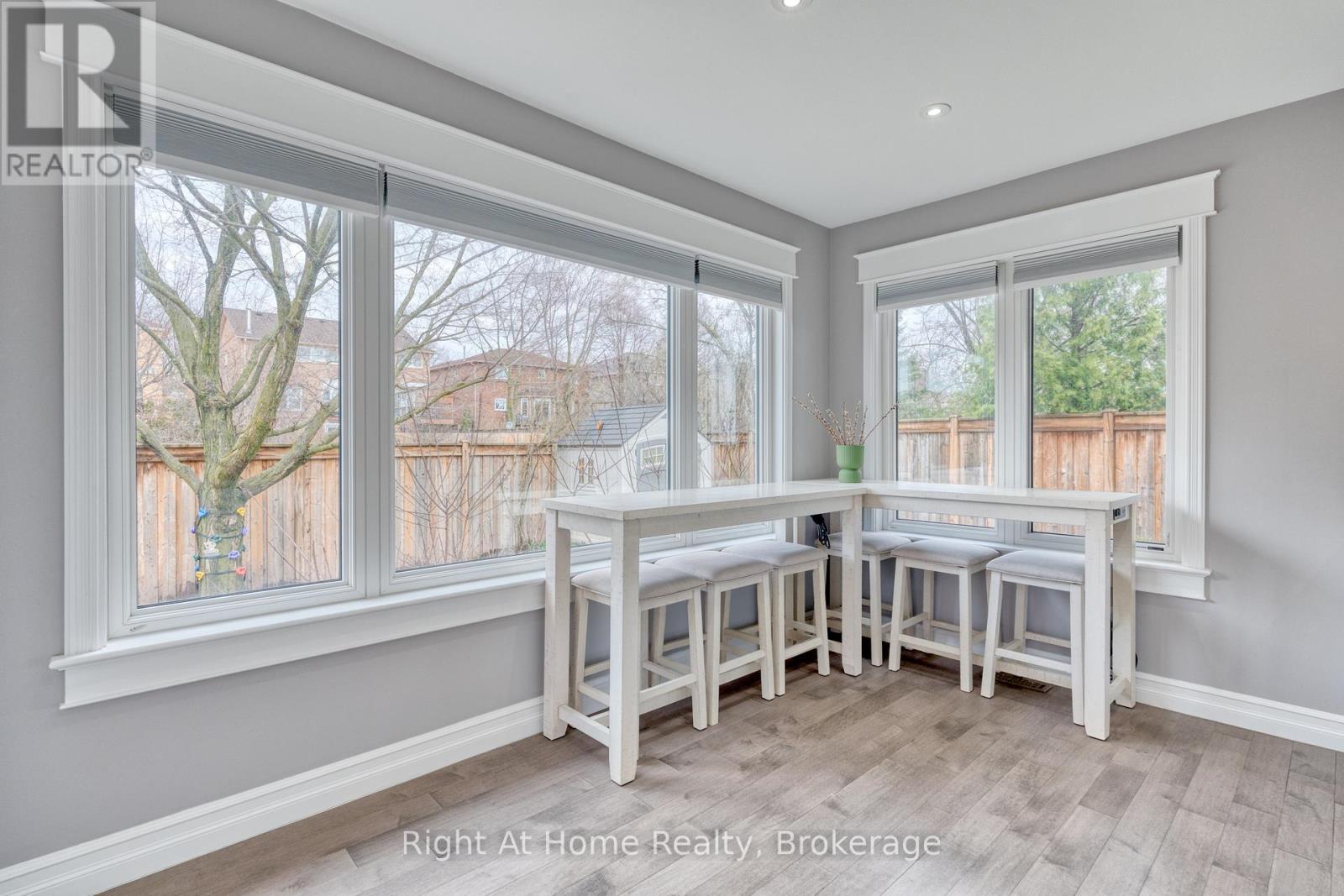 319 River Oaks Boulevard W, Oakville, Ontario  L6H 3X5 - Photo 14 - W12999388