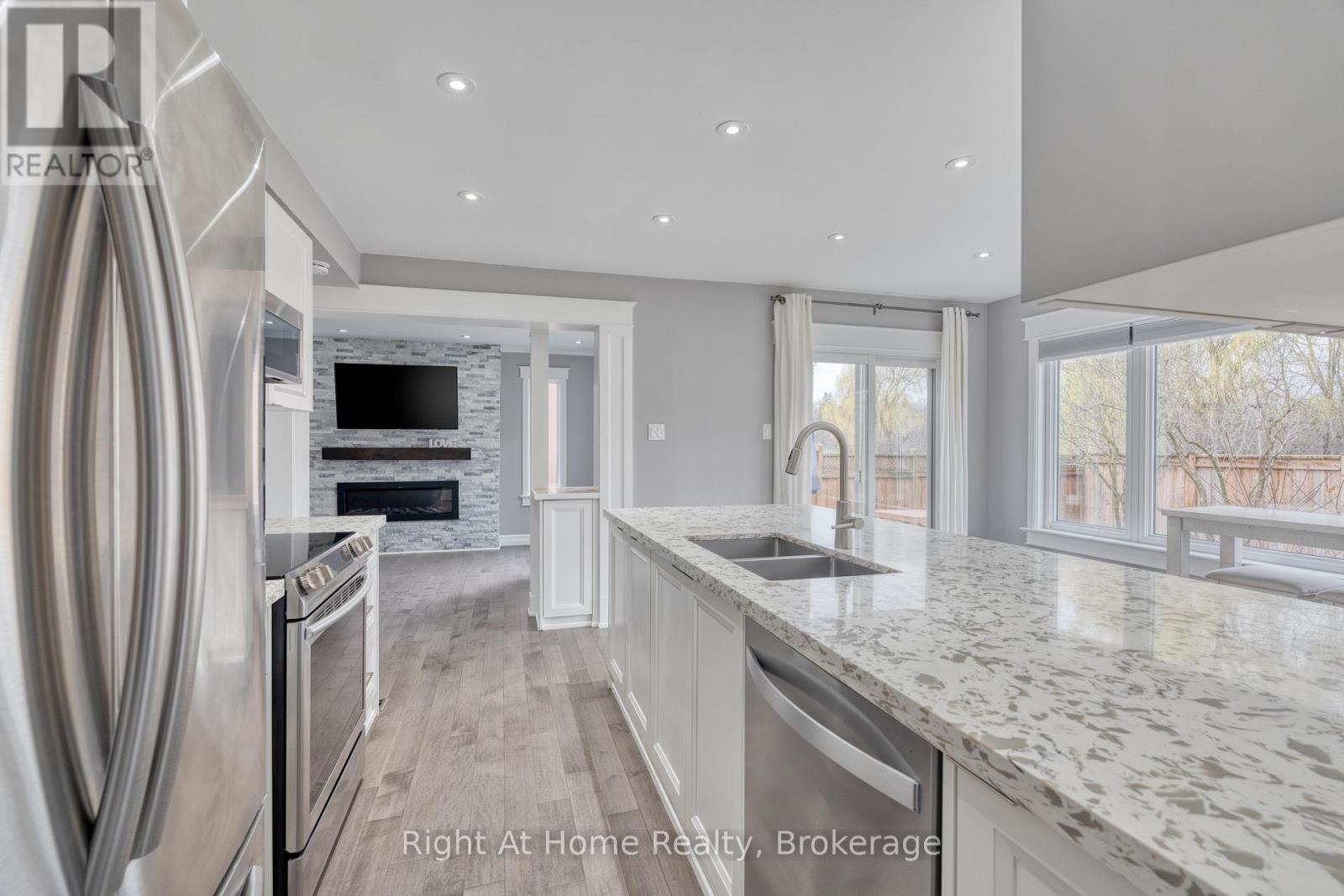 319 River Oaks Boulevard W, Oakville, Ontario  L6H 3X5 - Photo 16 - W12999388