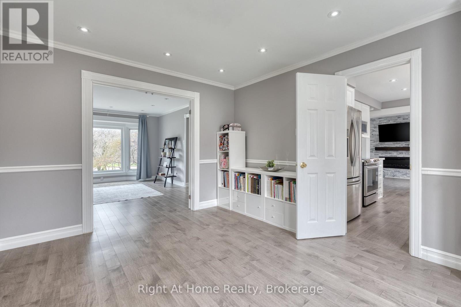 319 River Oaks Boulevard W, Oakville, Ontario  L6H 3X5 - Photo 17 - W12999388