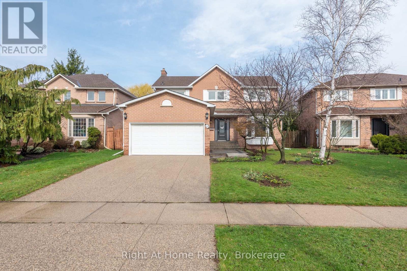 319 River Oaks Boulevard W, Oakville, Ontario  L6H 3X5 - Photo 2 - W12999388