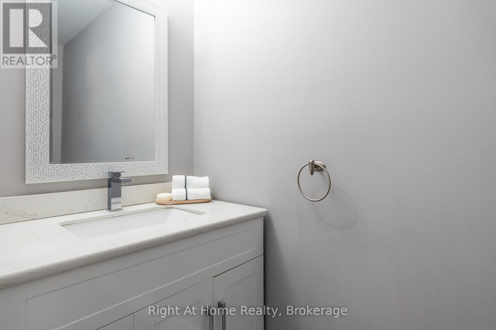 319 River Oaks Boulevard W, Oakville, Ontario  L6H 3X5 - Photo 23 - W12999388