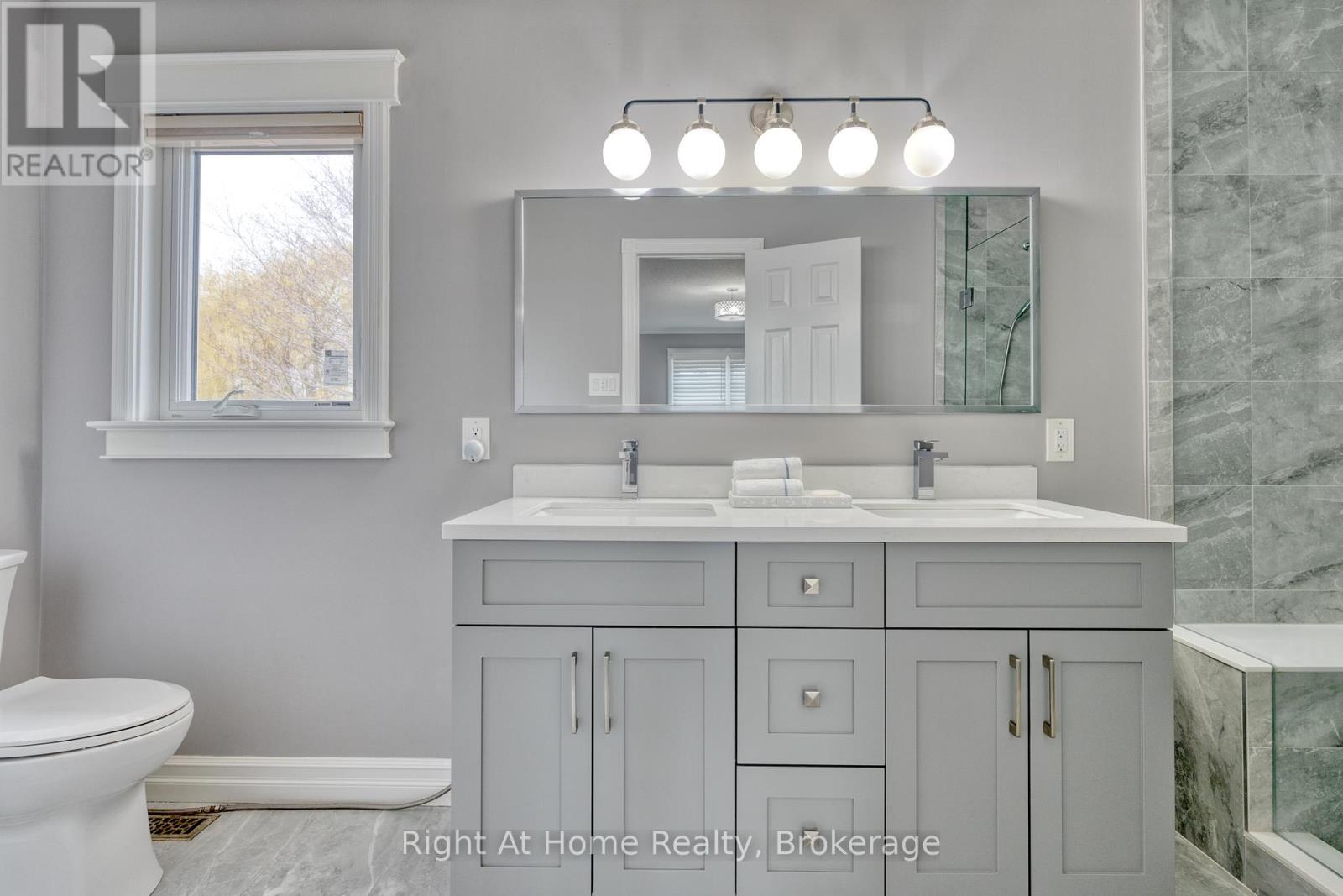 319 River Oaks Boulevard W, Oakville, Ontario  L6H 3X5 - Photo 28 - W12999388