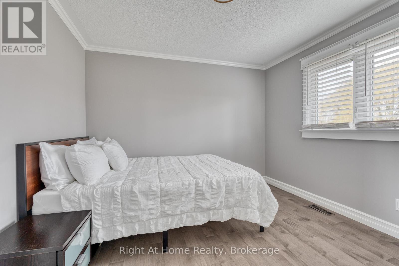 319 River Oaks Boulevard W, Oakville, Ontario  L6H 3X5 - Photo 31 - W12999388